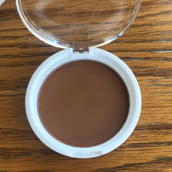 Bronzer - Picture 1 of 2